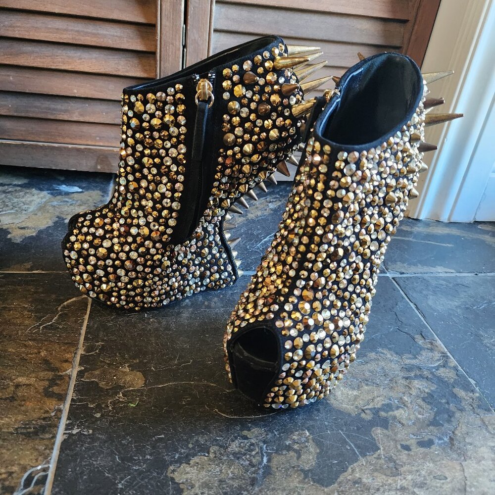 RARE ICONIC GIUSEPPE ZANOTTI SWAROVSKI STUDDED SHOES